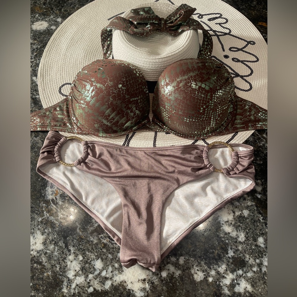 VS mermaid 🧜‍♀️ bombshell set 34D Top and M hoop nude bottoms - Picture 8 of 15